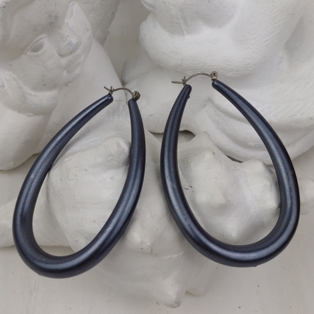 Luminescent Rich Purple/Gray Geocentric Hoop Earrings That Eminent Deep Meaning